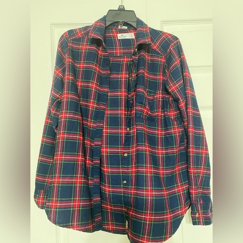Hollister Boyfriend fit Navy and Red Plaid Button-Up Shirt
Size S